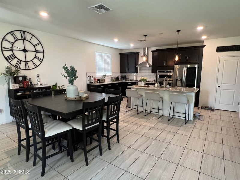 Wide View Dining/Kitchen