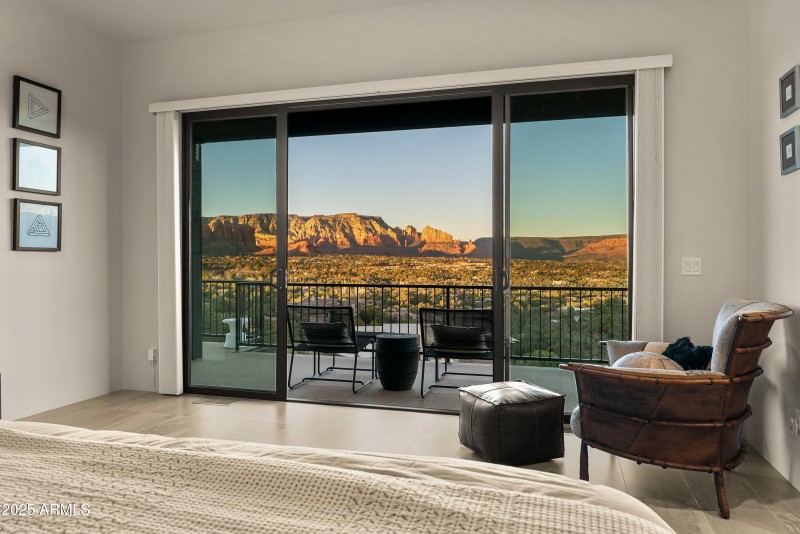 Suite Wall of Glass to Views