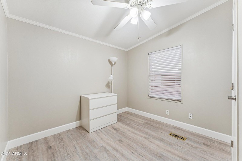 11-011-guest-bedroom