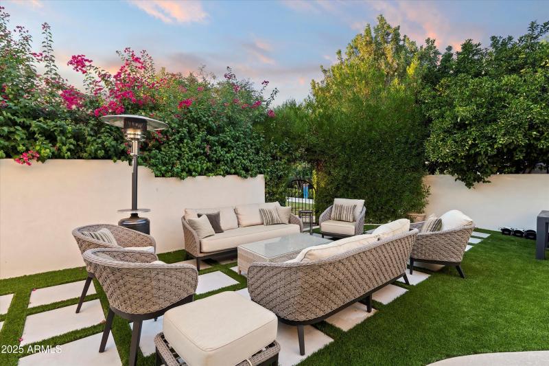 Guest House Courtyard_final