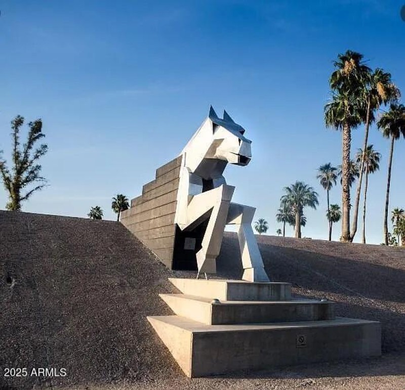 Majestic Art within walking distance