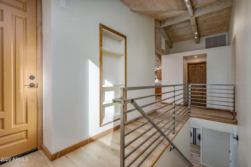 Foyer/Staircase to Lower Level