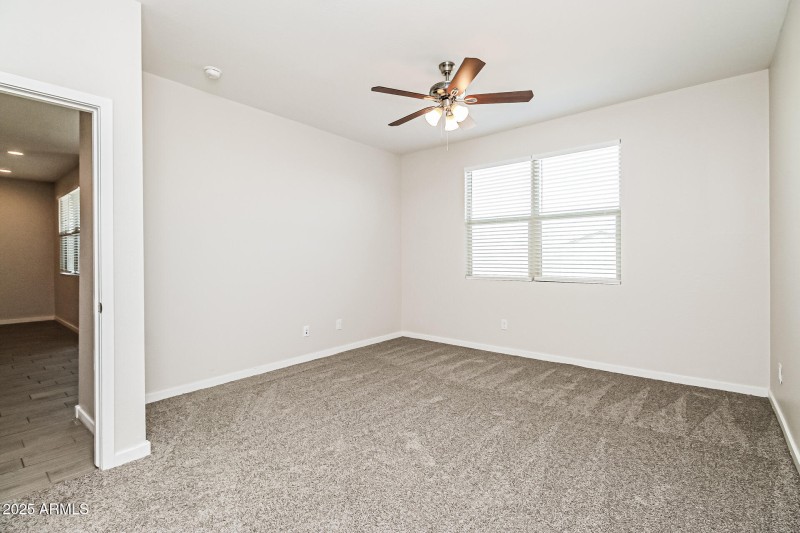 011-photo-main-bedroom-14849868