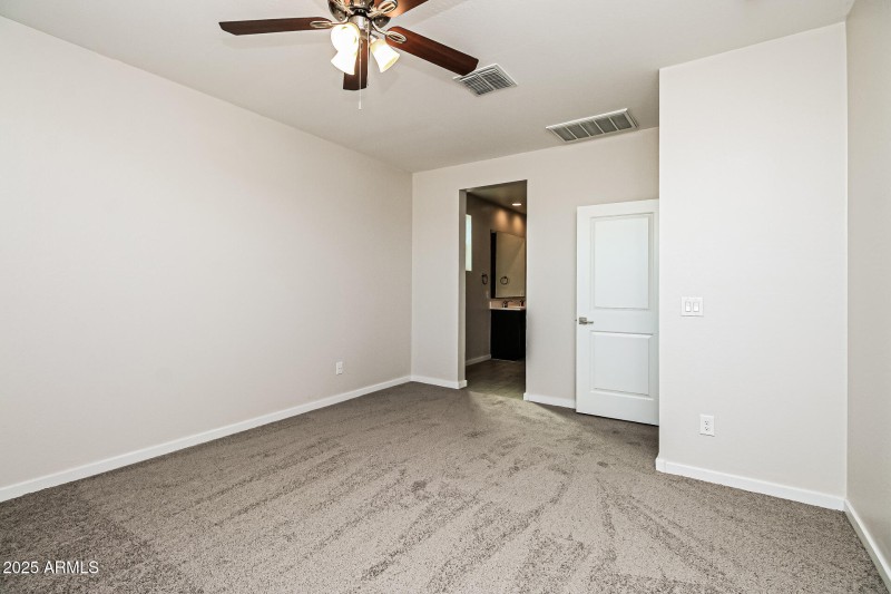 013-photo-main-bedroom-14849870