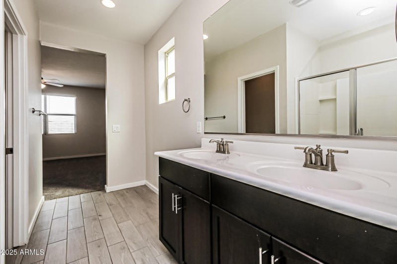 016-photo-main-bathroom-14849873