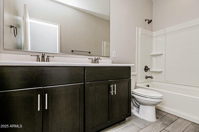 022-photo-bathroom-14849880