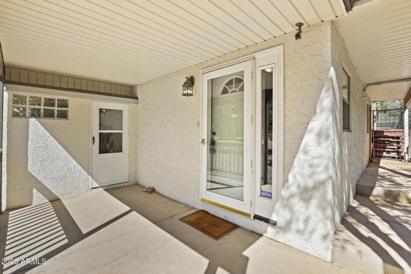 511 N Hemlock Circle Front Entry