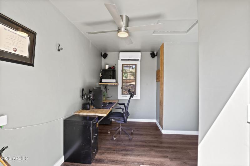 511 N Hemlock Circle Outdoor Office