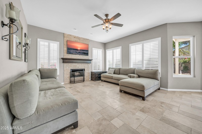 5417 E Anderson Dr-8