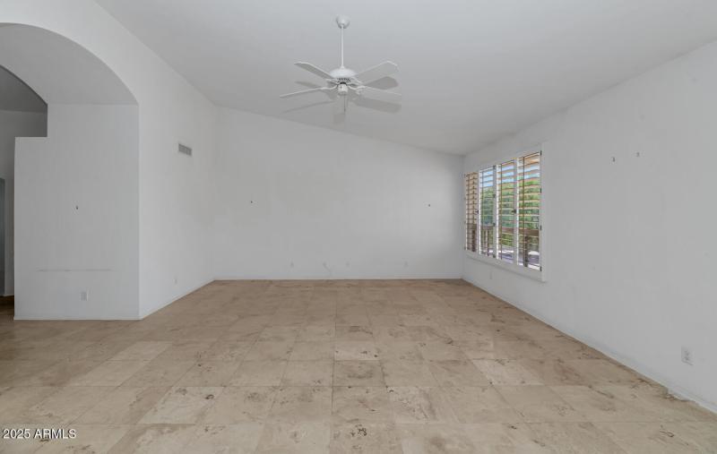 10023 E Arrowvale Dr-large-008-023-10023