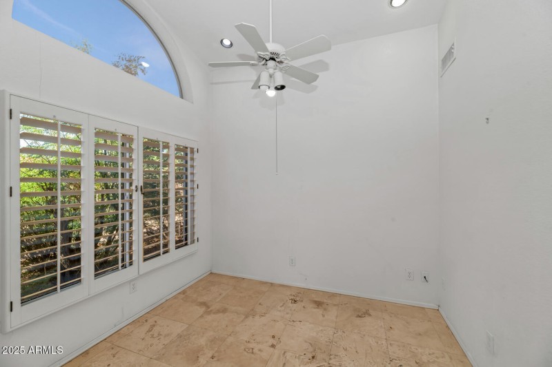 10023 E Arrowvale Dr-large-012-029-10023