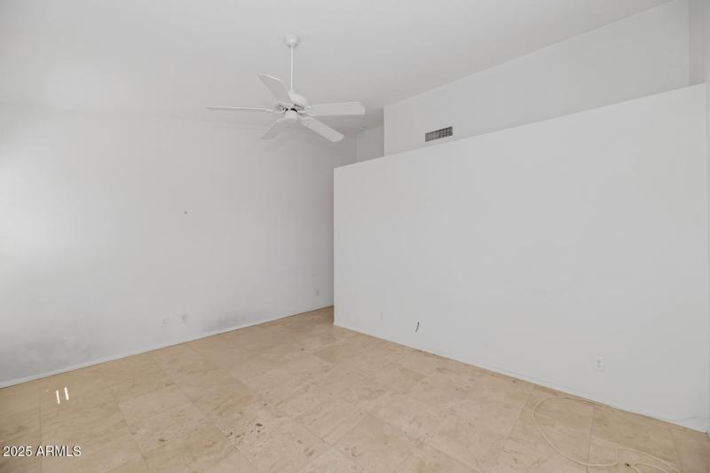 10023 E Arrowvale Dr-large-018-041-10023