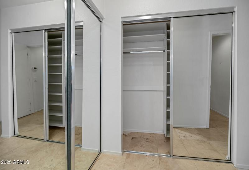 10023 E Arrowvale Dr-large-021-025-10023