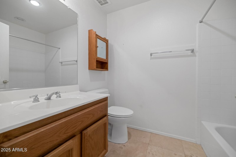 10023 E Arrowvale Dr-large-022-040-10023