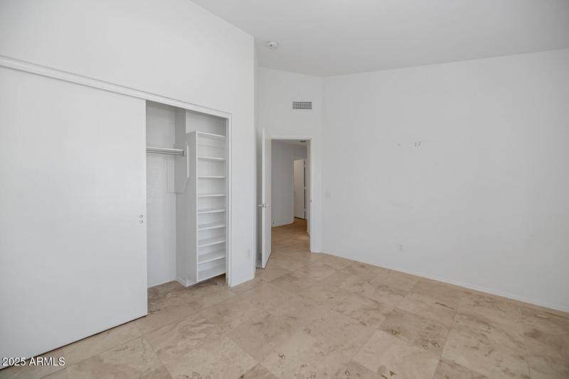 10023 E Arrowvale Dr-large-024-033-10023