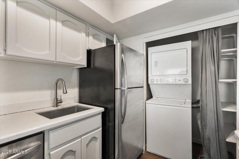 13-Kitchen and laundry