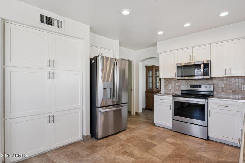 Full Kitchen Amenities