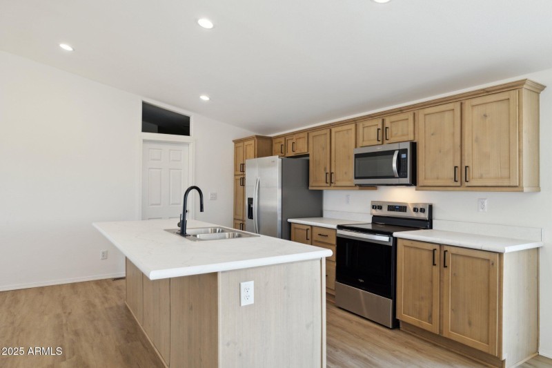 8-web-or-mls-51288-w-blue-jay-st