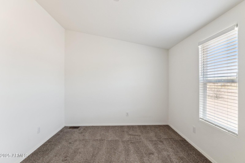 16-web-or-mls-51288-w-blue-jay-st