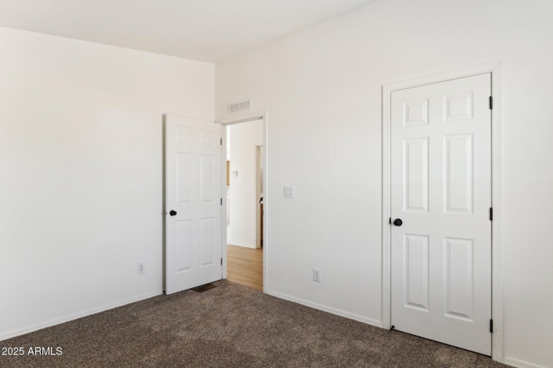 20-web-or-mls-51288-w-blue-jay-st