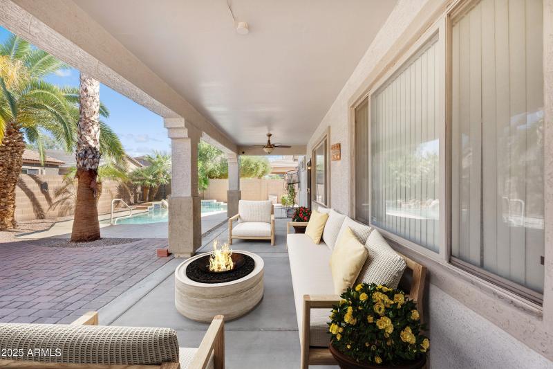 010_patio_furniture_984