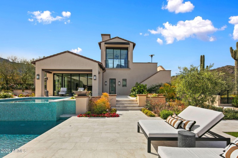 062_103webormlsGuest House