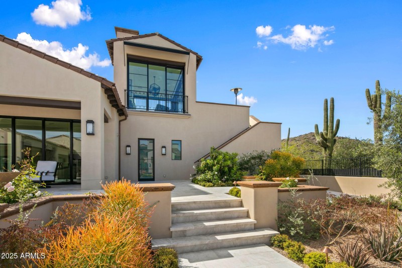 063_104webormlsGuest House Upstairs