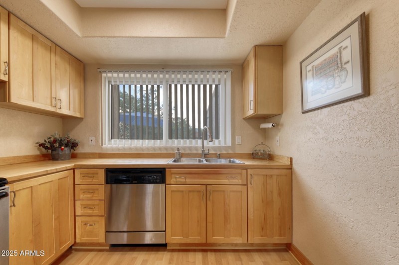 082028-4357 Plaza Oro Loma