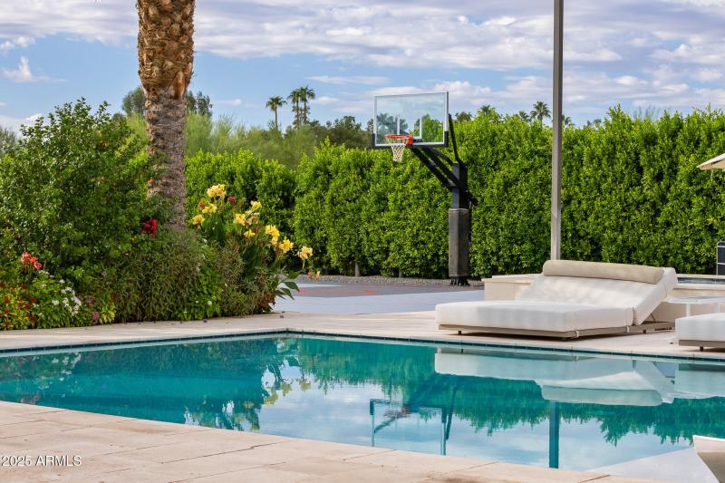 50pool lounge and sports court