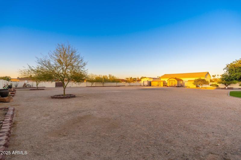 11138 W Hatcher Rd - 35