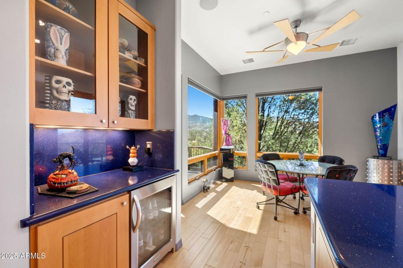 24-Kitchen to Breakfast Nook