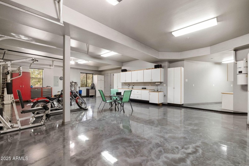 71-Garage Interior (1)