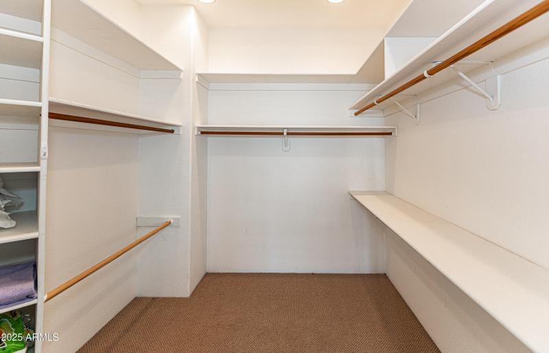 15 Walk-in Closet