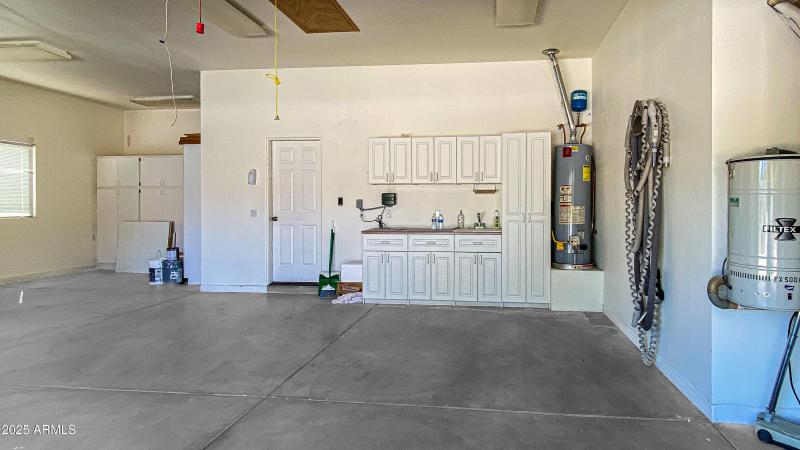 34 Garage Workbench Storage
