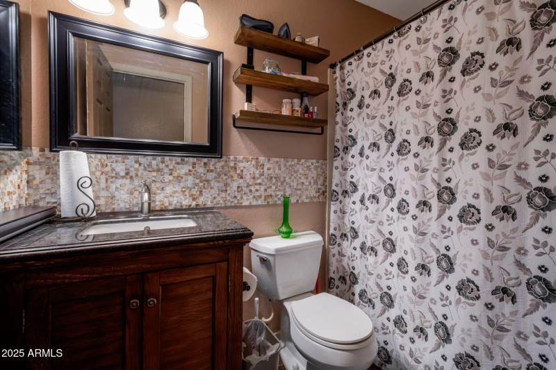 2nd Bath with Pretty tile work