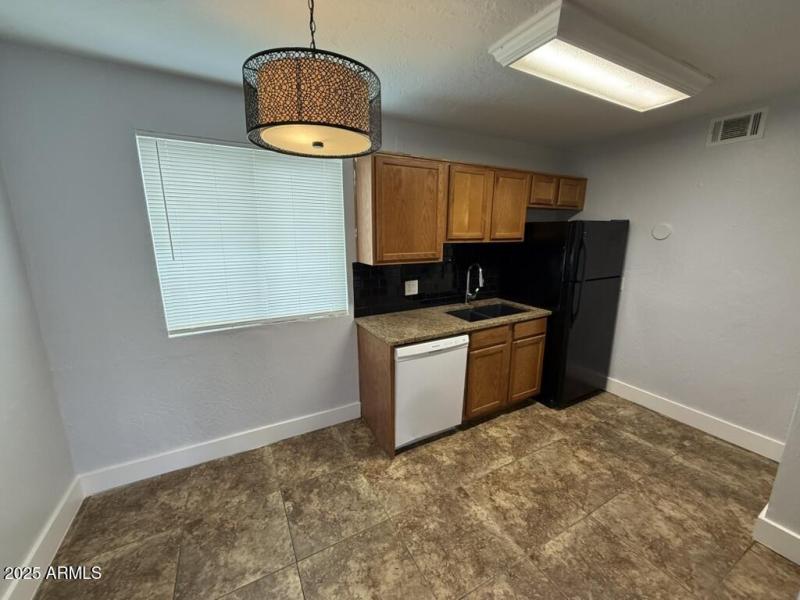 6B5AB82B-E03A-4E23-A53E-D30A087B93FA_1_1