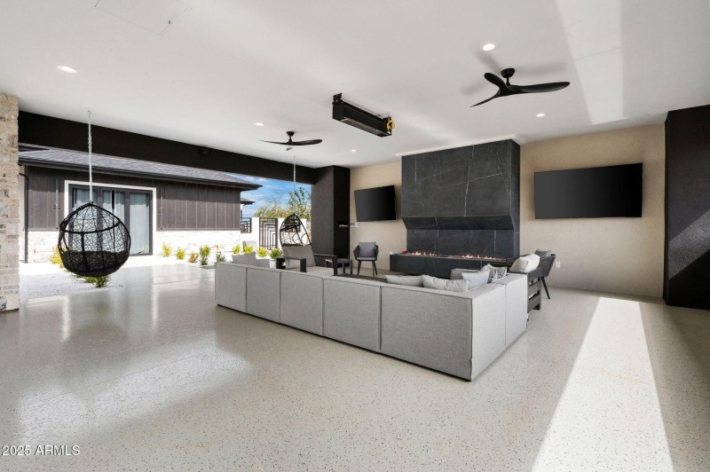 54-Ramada Outdoor Living Room