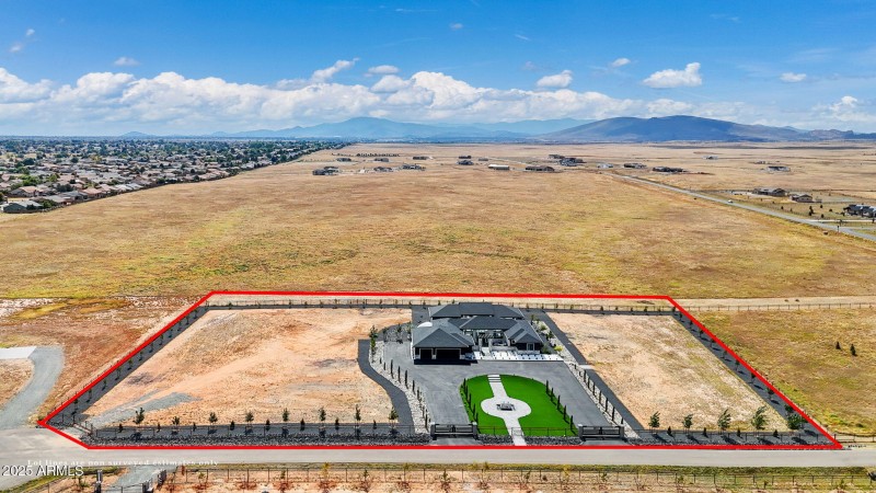 67-Aerial Front with Lot Lines