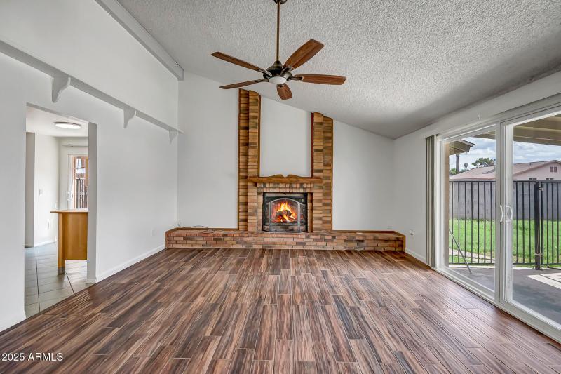 living room w fireplace