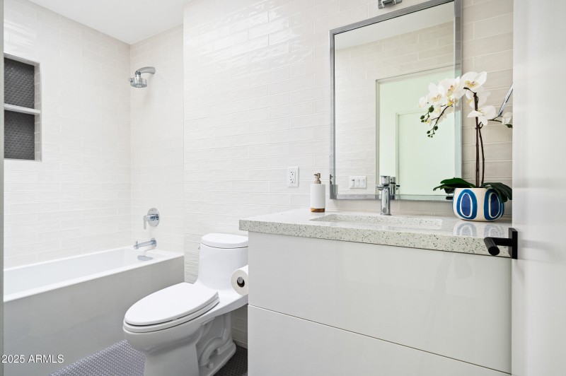 5816 E Calle Del Media-23