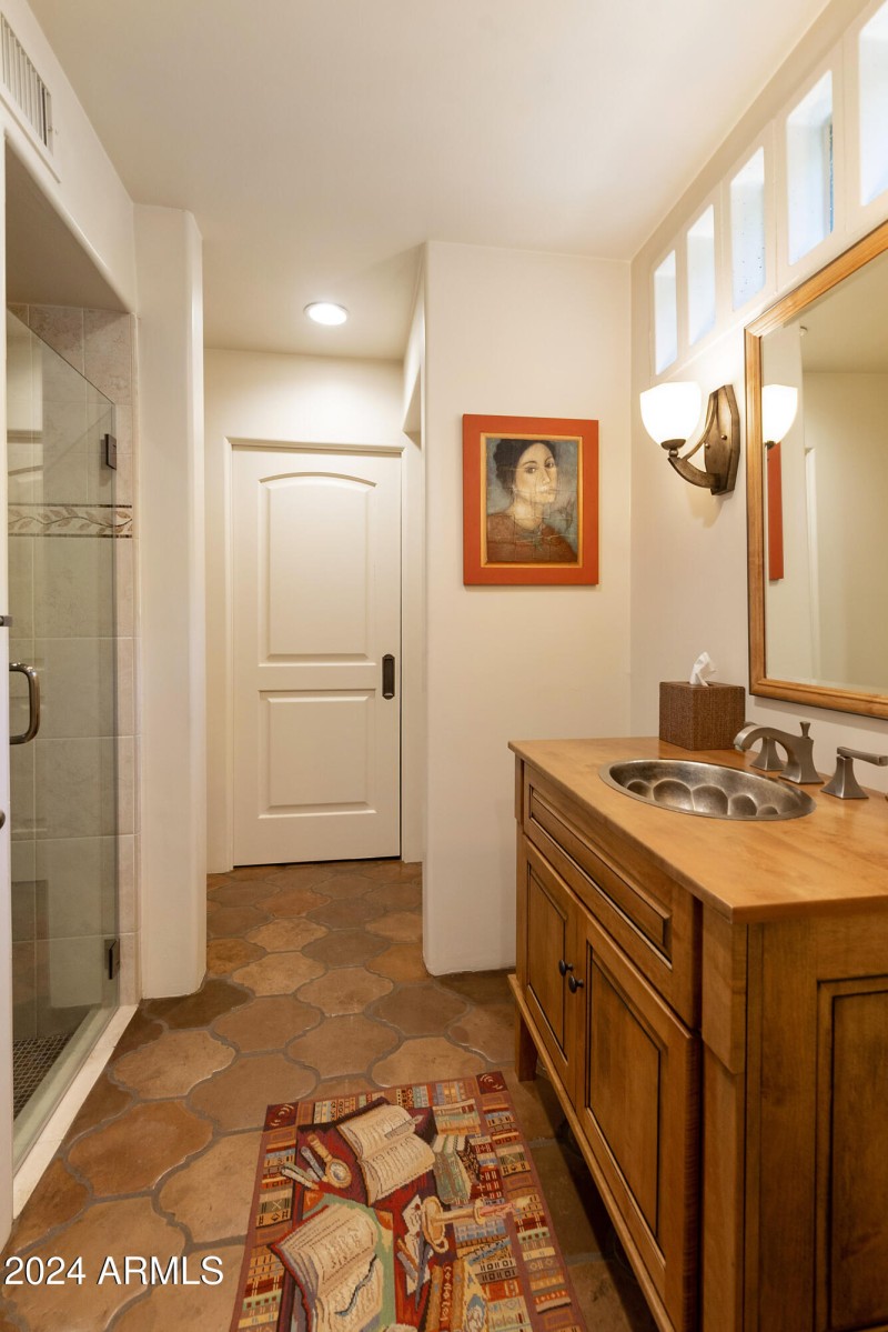 Lower Level Guest Suite Bath