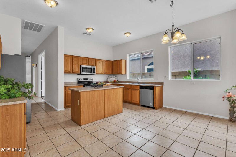 KITCHEN CABINETS HAVE SLIDING SHELVES