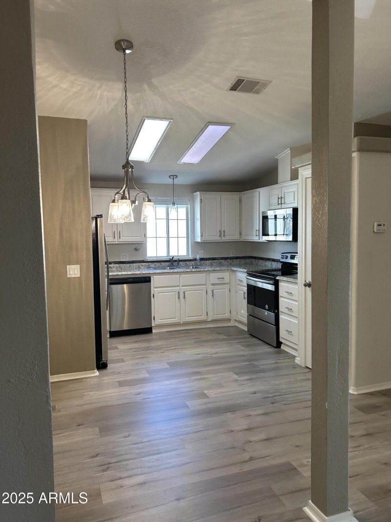 SkGR7EPzQ0W0XEkry1XoVw