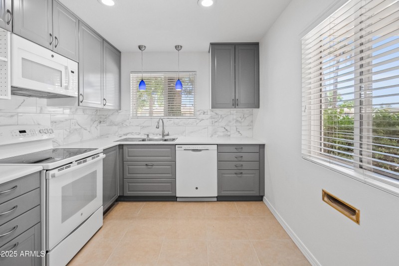 10926 W Abbott Ave-29