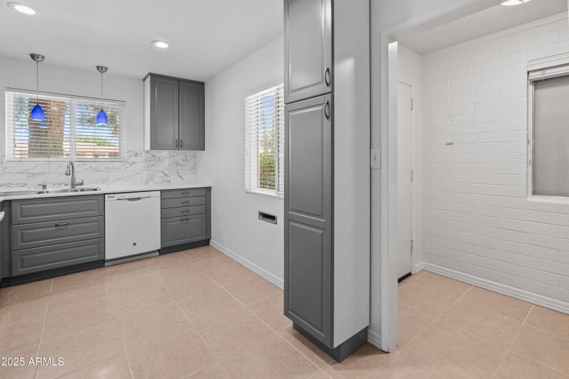 10926 W Abbott Ave-33