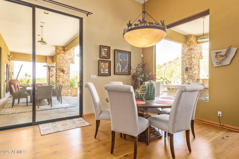 Summit Kitchen dining