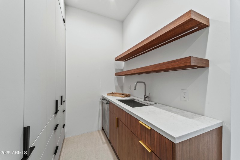 Large Back Kitchen/Pantry