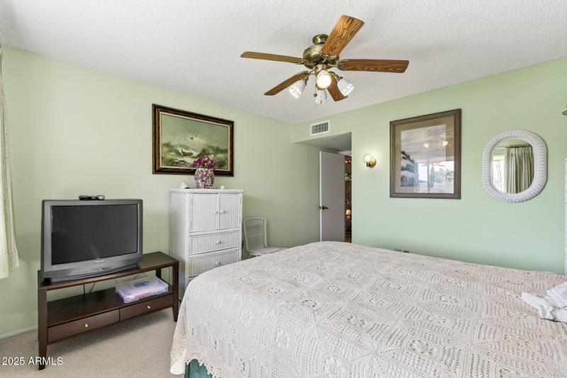 57_21610_N_Sunglow57_mls