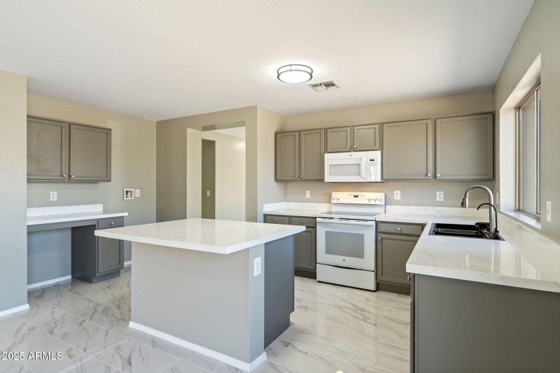 2922 W Dunbar Drive, Phoenix 85041