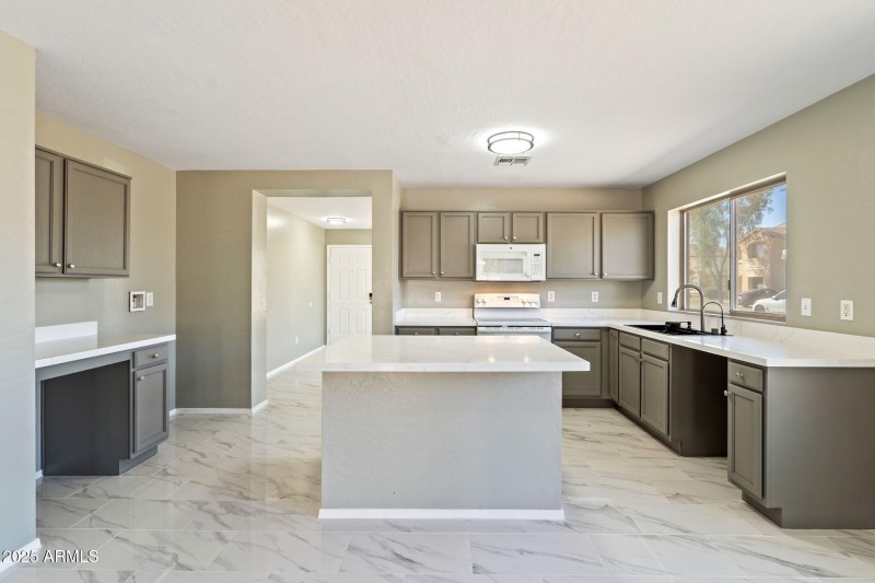 2922 W Dunbar Drive, Phoenix 85041